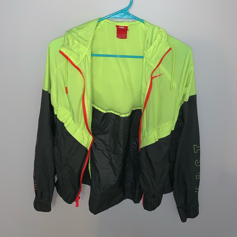 nike windbreaker
